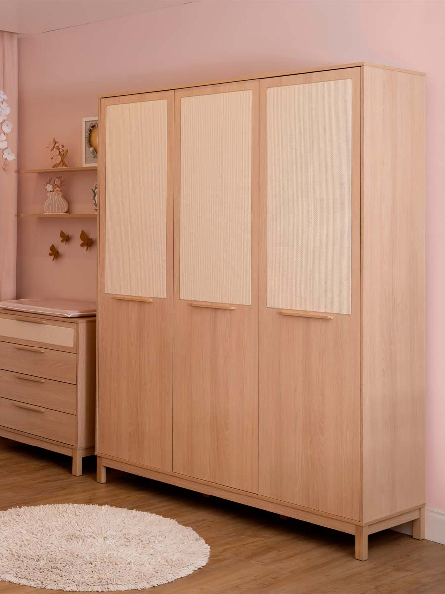 Roupeiro 3 Portas Com Ratan Indy 3 Gavetas Internas 220 x 173 x 52  cm (A x L x P) - Cor Carvalho Malva