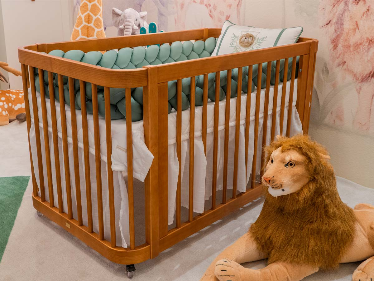 Berço de Madeira 3 em 1 Linha Evolutiva 80 x 136 x 79  cm (A x L x P) - Cor Nogueira + Colchão