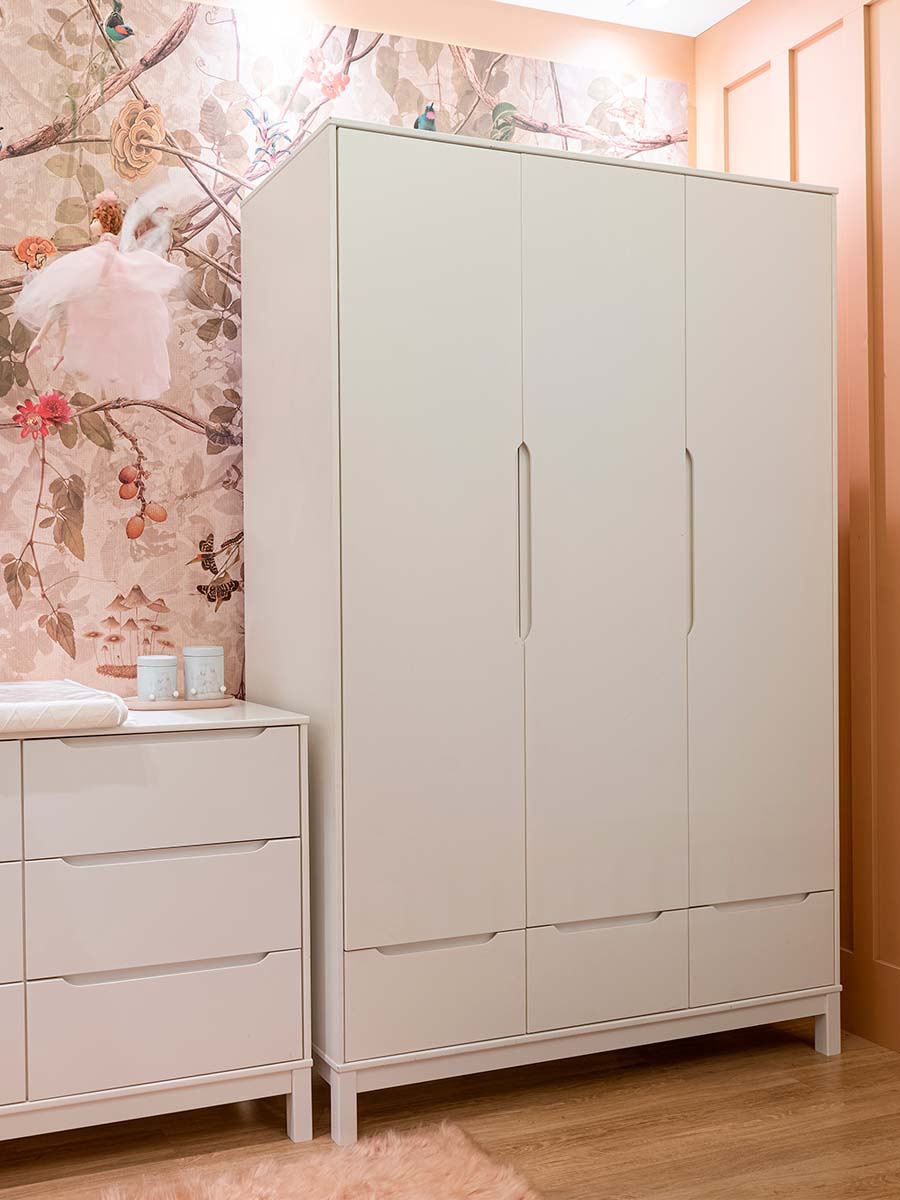 Roupeiro 3 Portas e 3 Gavetas Linha Cozy 207 x 135 x 45  cm (A x L x P) - Cor Branco 