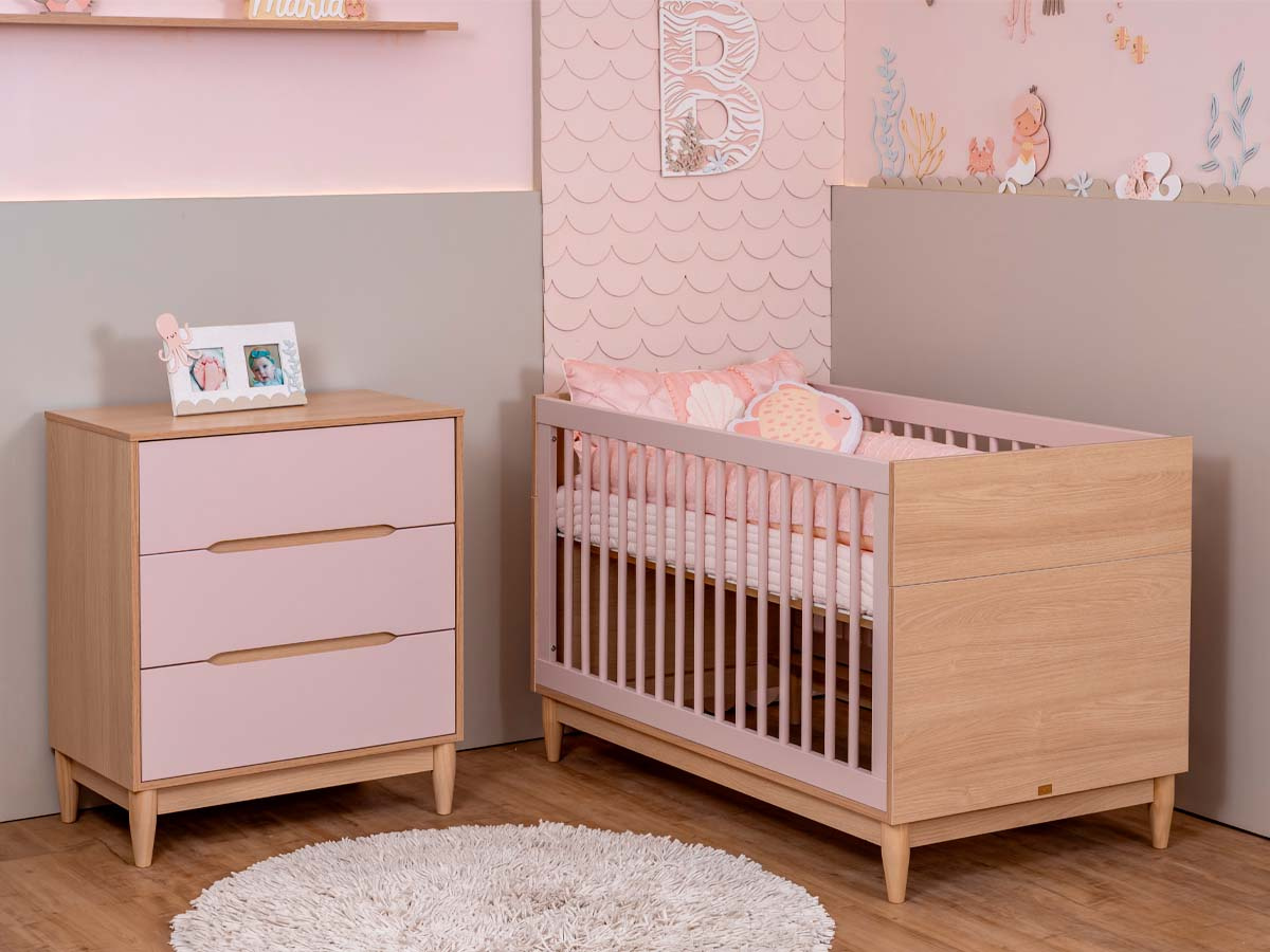 Berço Tomi 2 em 1 Vira Mini Cama 84 x 133 x 76  cm (A x L x P) - Cor Rosa Com Carvalho + Colchão