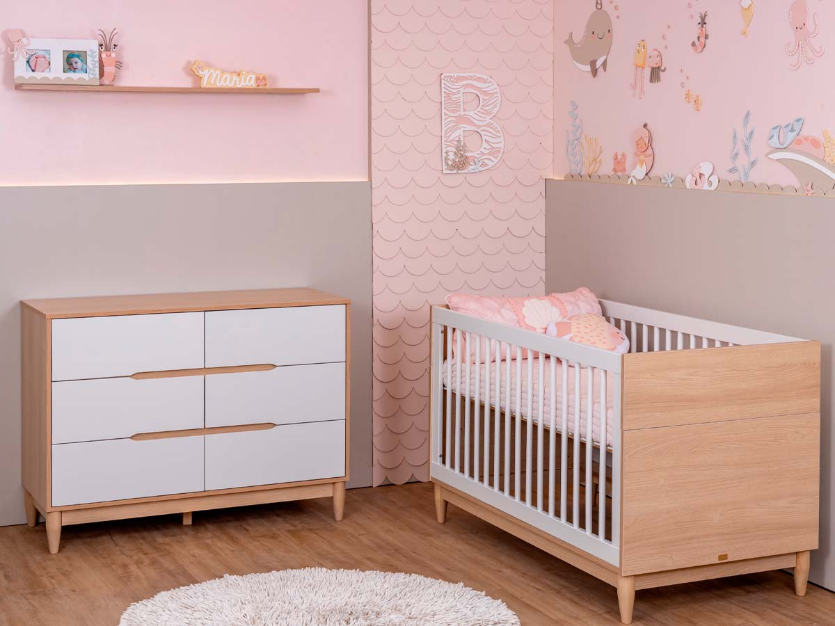 Berço Tomi 2 em 1 Vira Mini Cama 84 x 133 x 76  cm (A x L x P) - Cor Branco Com Carvalho + Colchão